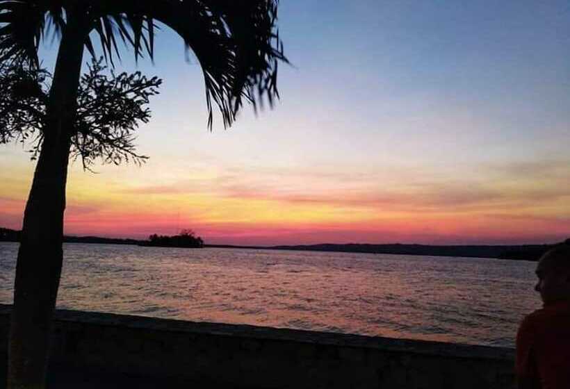 هتل Chaltunha Hostel Flores Island