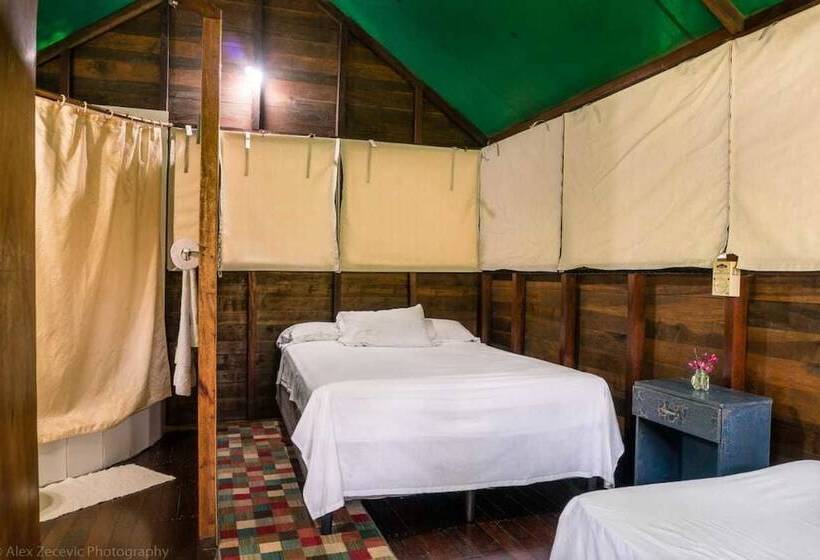 هتل Chaltunha Hostel Flores Island