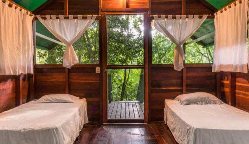 هتل Chaltunha Hostel Flores Island