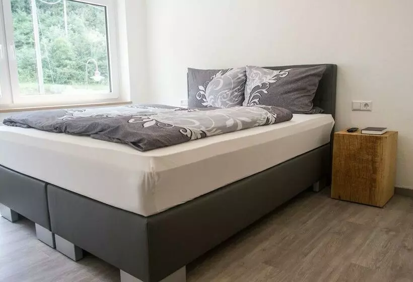 Hotelli Haus Am Berg