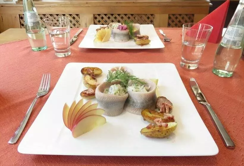 Hotelli Haus Am Berg