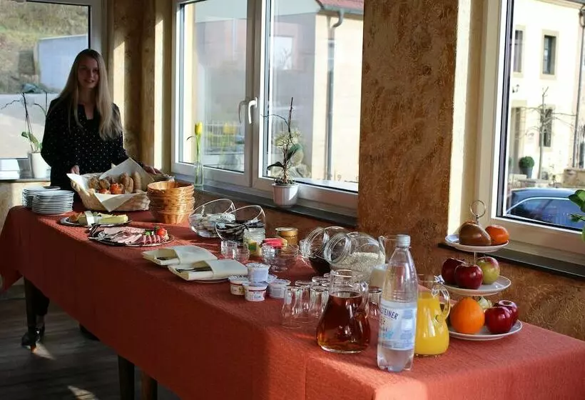 Hotelli Haus Am Berg