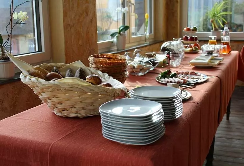 Hotelli Haus Am Berg