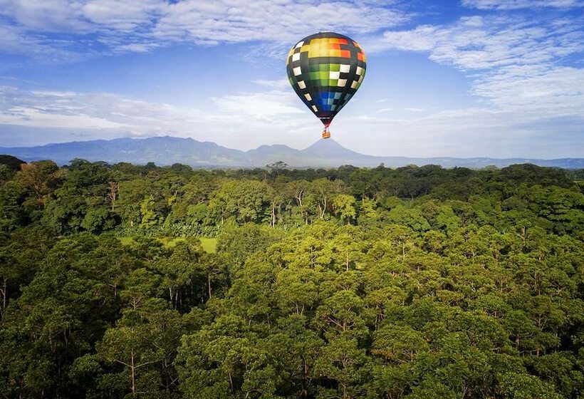 בית מלון כפרי La Finca Lodge
