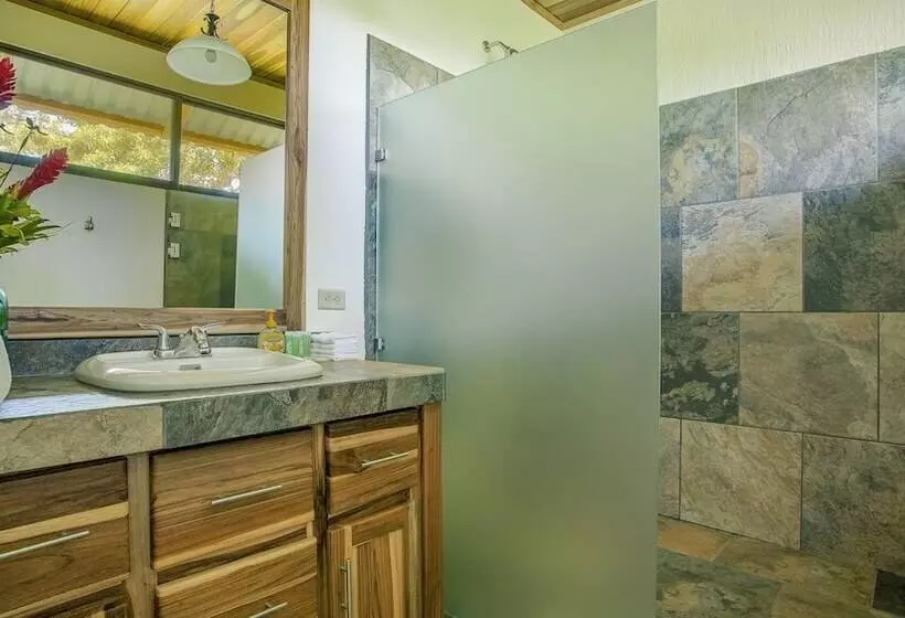 Hotelli La Finca Lodge