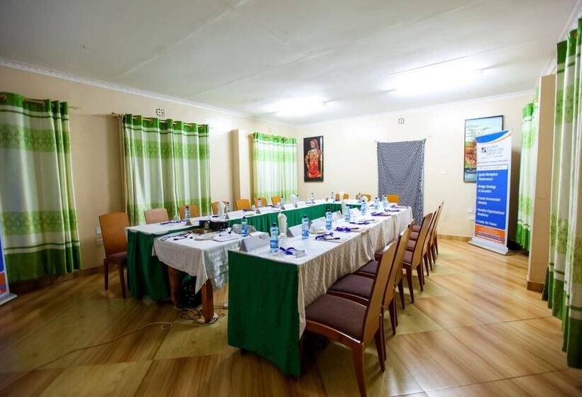 هتل Maya Gardens Sagana