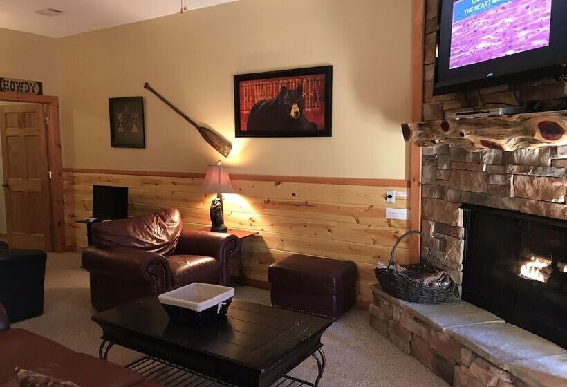 Light`s Mountain Lake Overlook