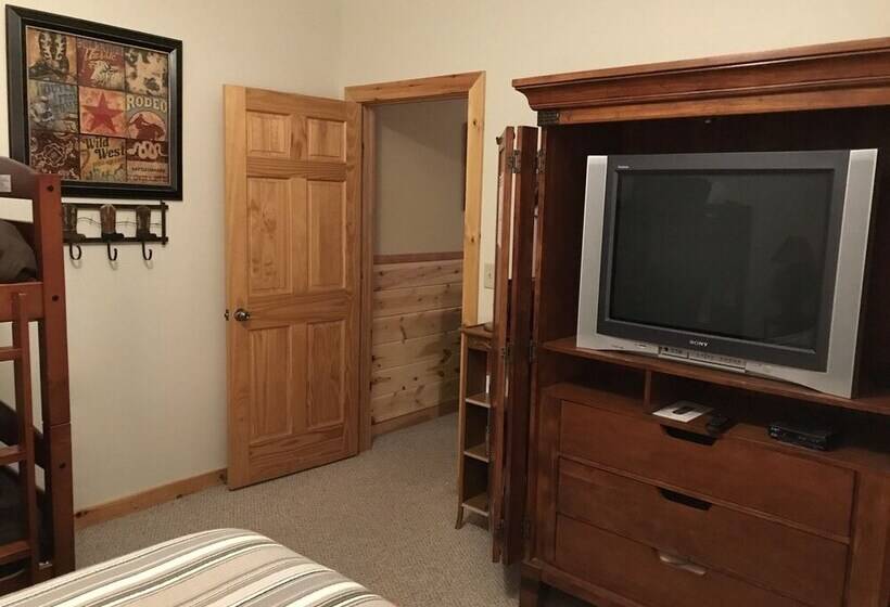 Light`s Mountain Lake Overlook