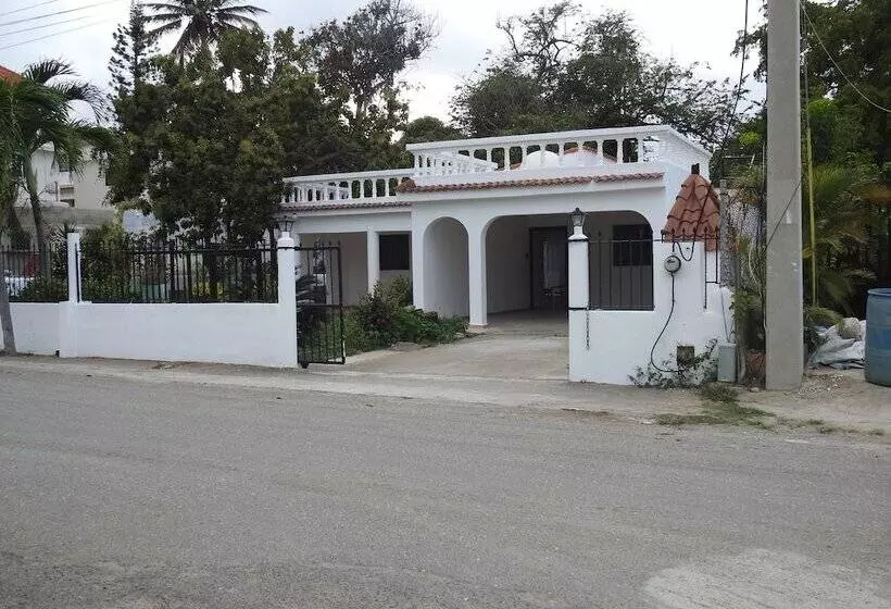 ペンション Puerto Plata Beach Hostel