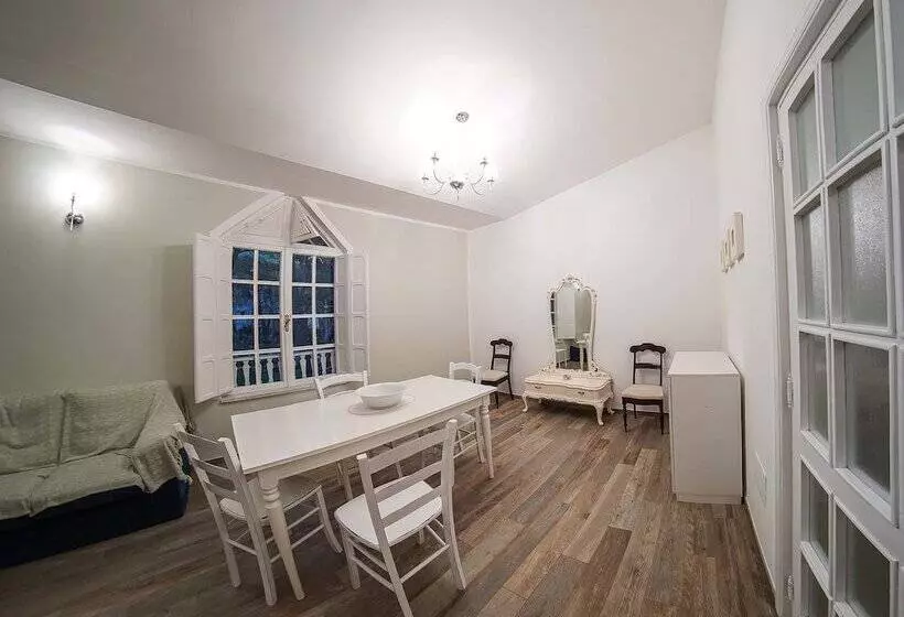 Aamiaismajoitus (B&B) La Maison Blanche