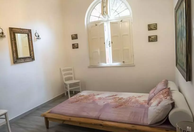 Aamiaismajoitus (B&B) La Maison Blanche