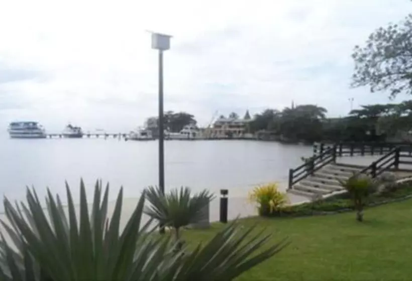 تختخواب و صبحانه La Vie Est Belle Trinidad