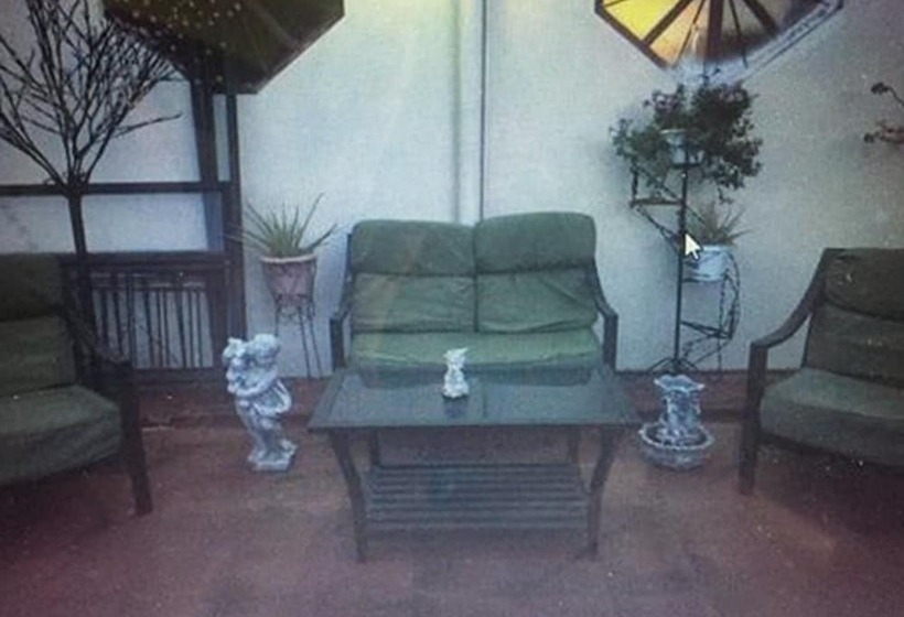 تختخواب و صبحانه La Vie Est Belle Trinidad