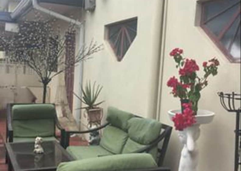 تختخواب و صبحانه La Vie Est Belle Trinidad