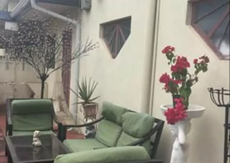 تختخواب و صبحانه La Vie Est Belle Trinidad