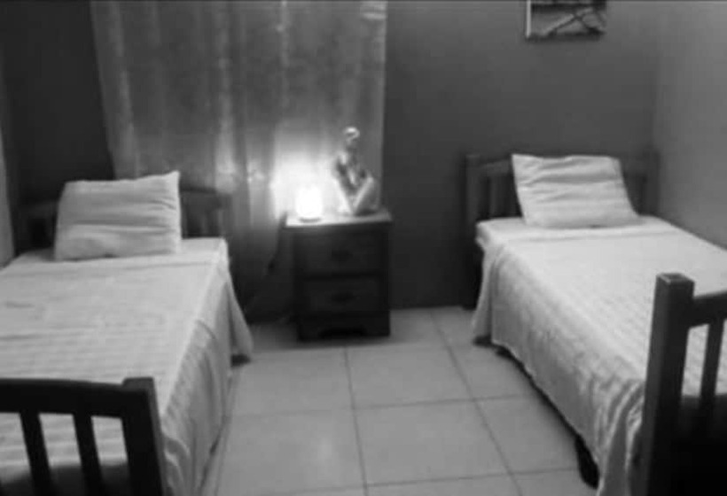 تختخواب و صبحانه La Vie Est Belle Trinidad