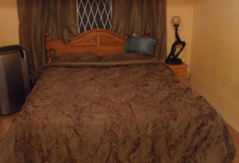 تختخواب و صبحانه La Vie Est Belle Trinidad