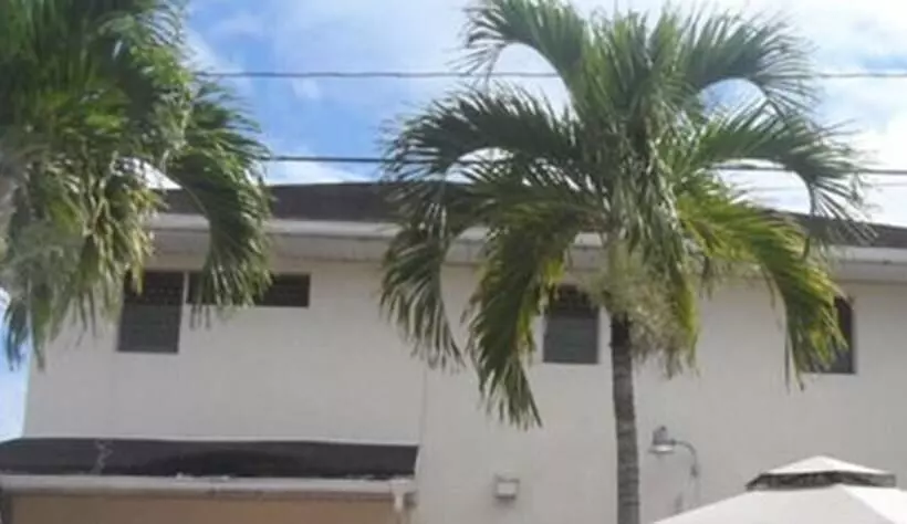 تختخواب و صبحانه La Vie Est Belle Trinidad