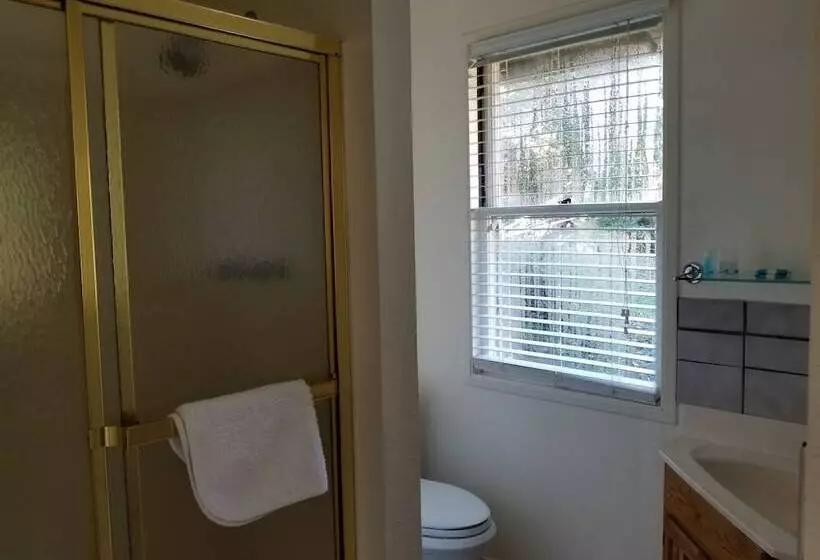 China Creek Cottages