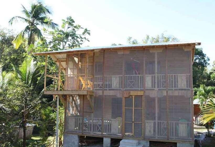 هتل Camp Cabarita