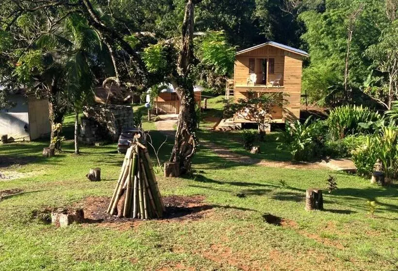 هتل Camp Cabarita