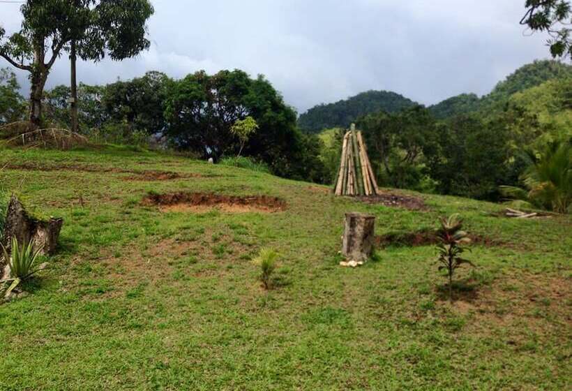 هتل Camp Cabarita