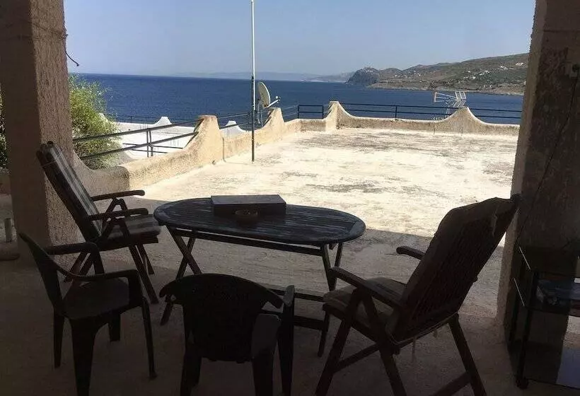 Hotelli Daskalio Resort Adamis