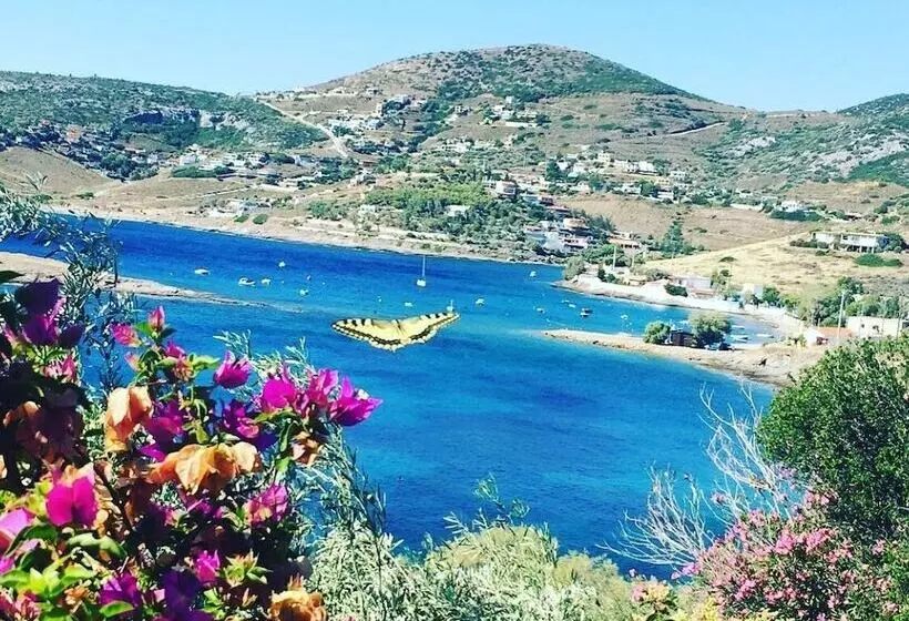 Hotelli Daskalio Resort Adamis