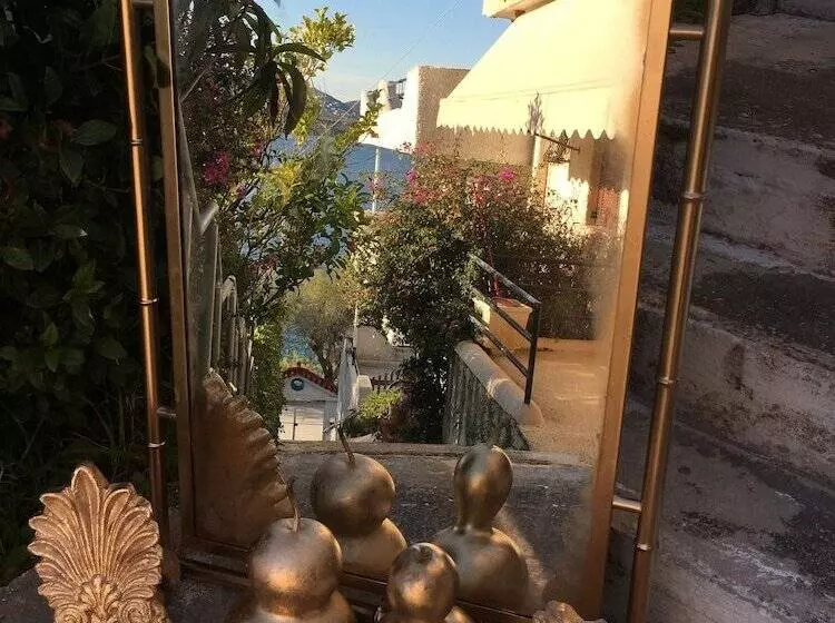 Hotelli Daskalio Resort Adamis