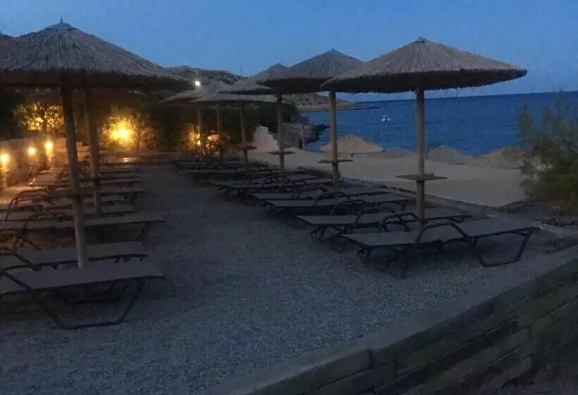 Hotelli Daskalio Resort Adamis