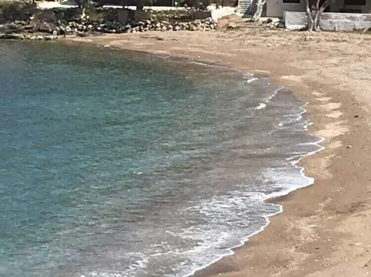 Hotelli Daskalio Resort Adamis