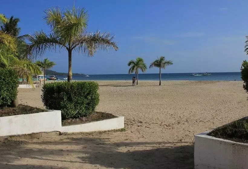 Hotelli Laiya White Cove Beach Resort