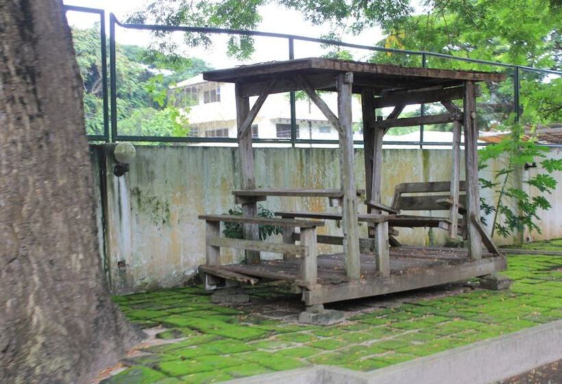 Hotel Laiya White Cove Beach Resort