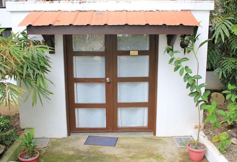 Hotel Laiya White Cove Beach Resort