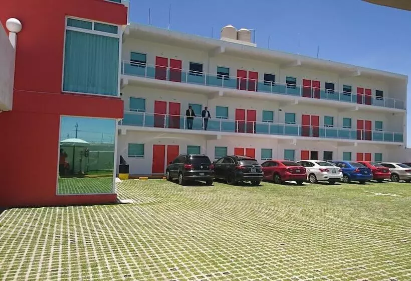 ホテル Los Pinos Express