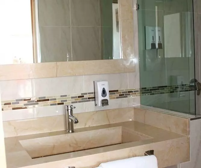 ホテル Los Pinos Express