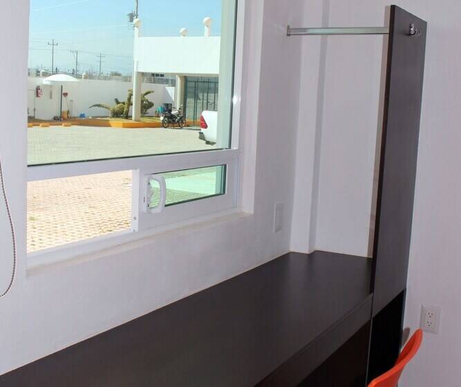 酒店 Los Pinos Express