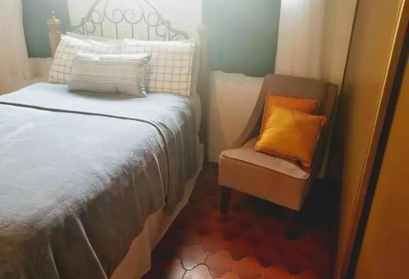 ペンション Baja Bed & Breakfast