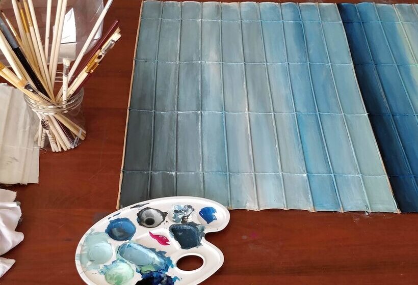 Art Retreat Bahamas Hostel