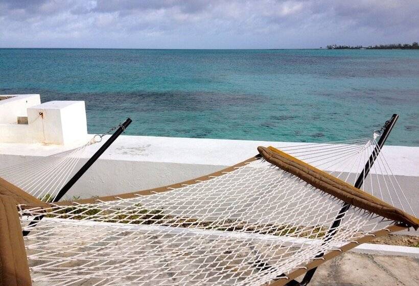 Art Retreat Bahamas Hostel