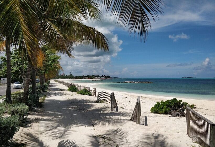 Art Retreat Bahamas Hostel