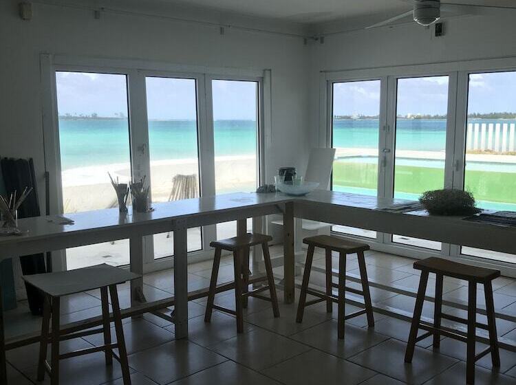 Art Retreat Bahamas Hostel