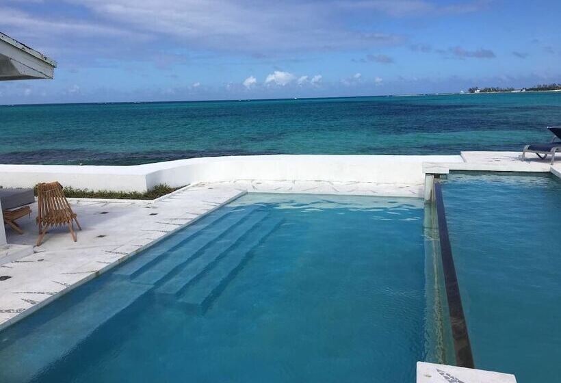 Art Retreat Bahamas Hostel