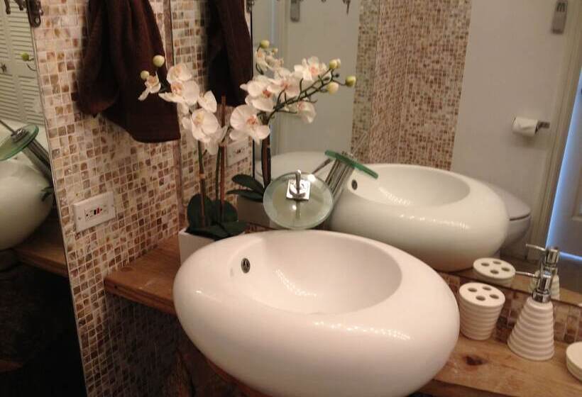 Art Retreat Bahamas Hostel