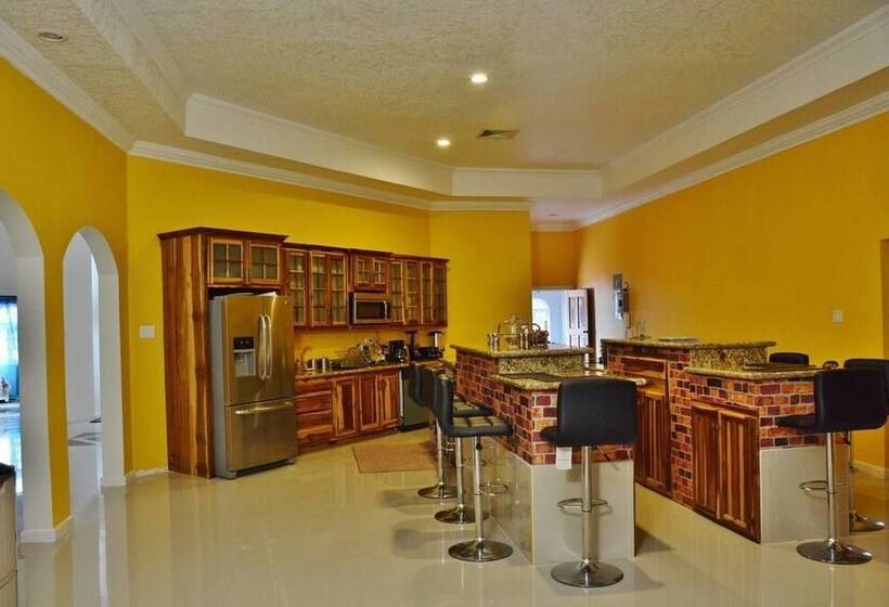 Bed & Breakfast Slice Of Heaven