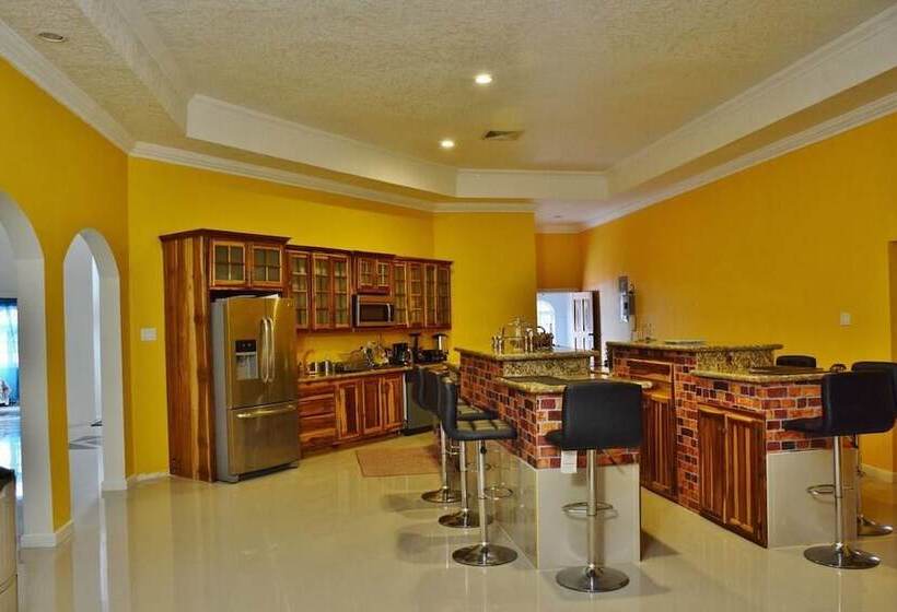 Bed & Breakfast Slice Of Heaven