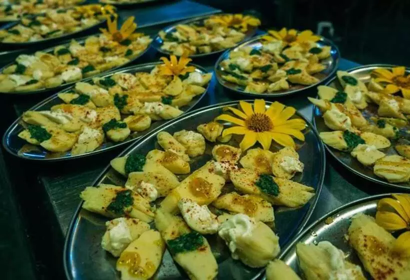 هتل Bodhi Basecamp At Kalu Yala