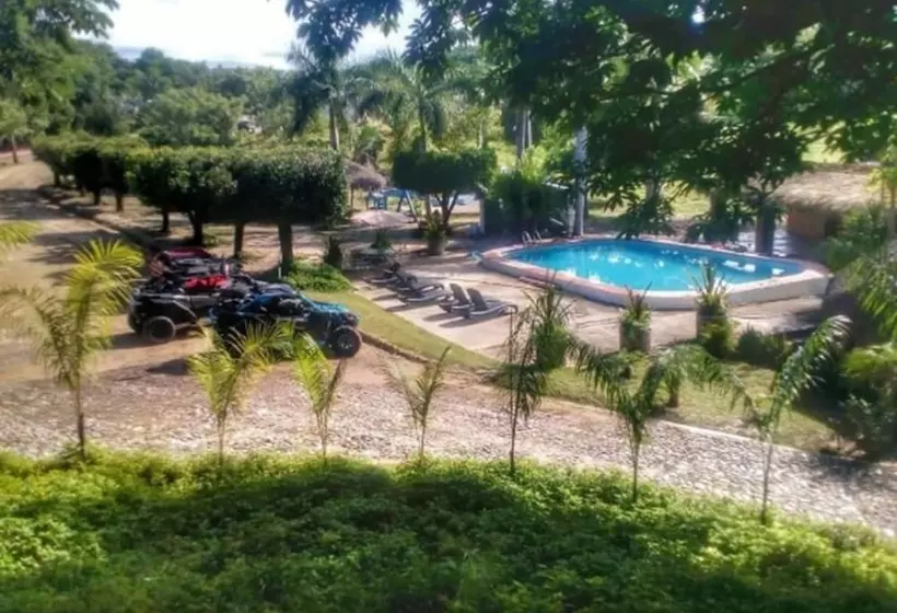 ホテル Cabañas El Potrero