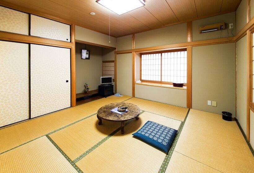 פנסיון Maehira