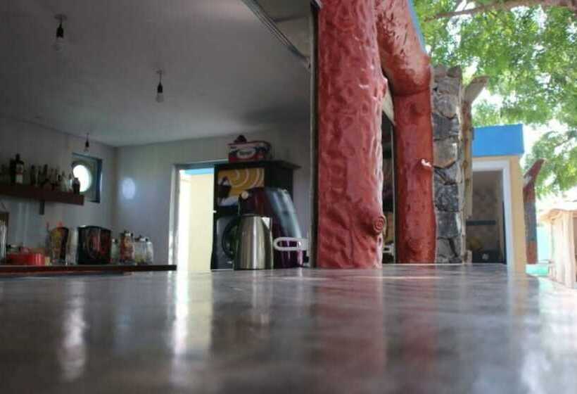 פנסיון Tom S Garden